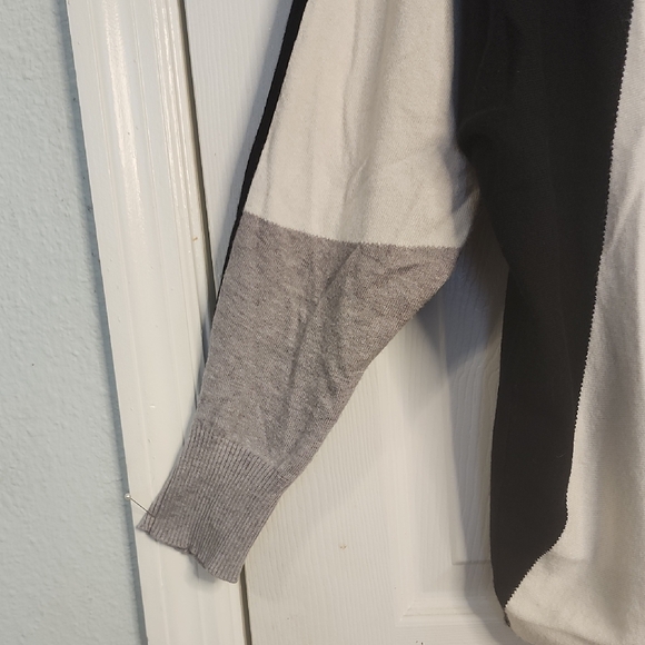 Amelia Women's Colorblock Sweater - Black, Gray, and White - Picture 3 of 9